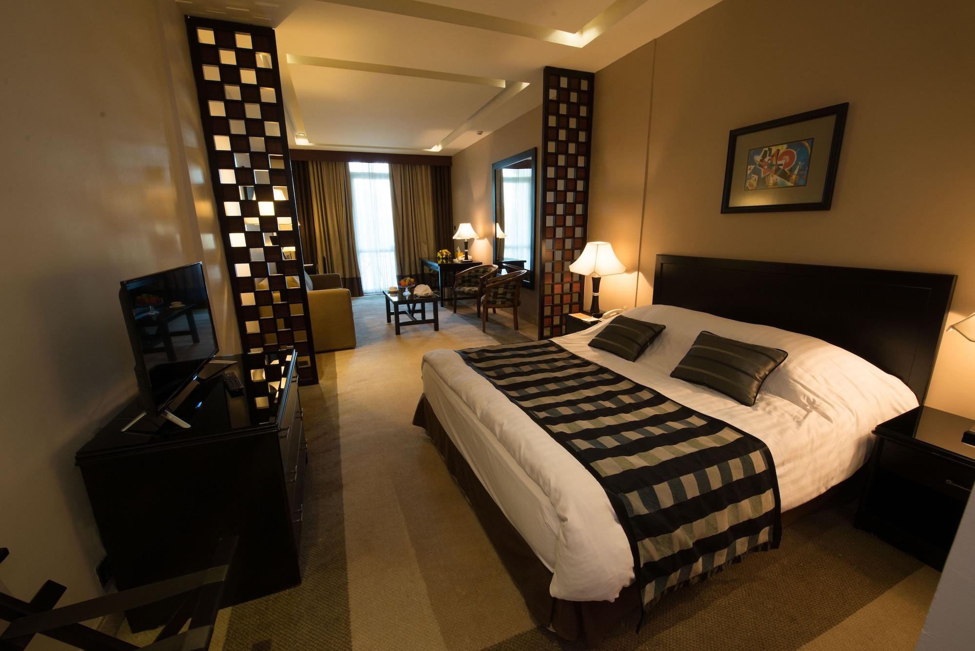 Century Park Hotel Амман Экстерьер фото