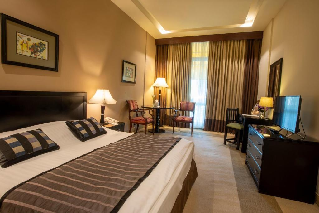Century Park Hotel Амман Экстерьер фото