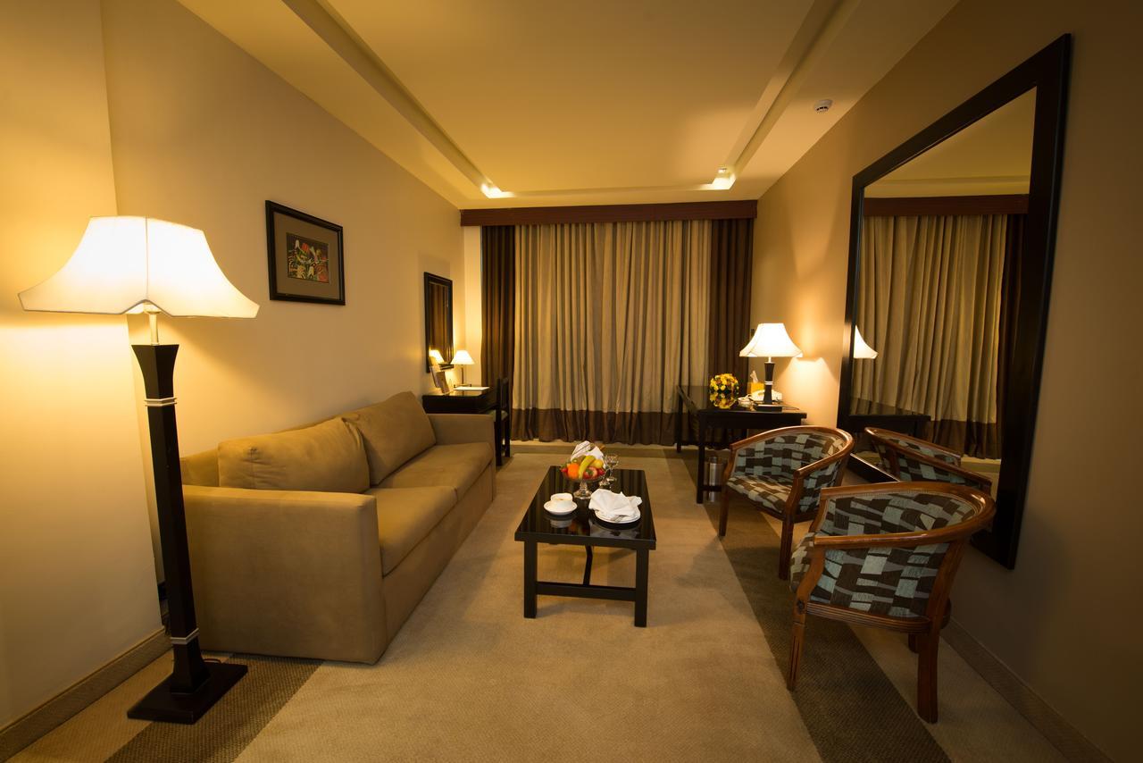 Century Park Hotel Амман Экстерьер фото