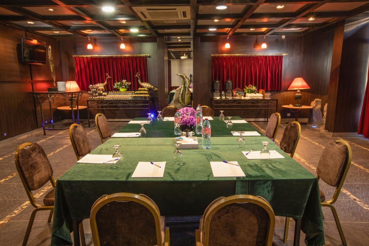 Century Park Hotel Амман Экстерьер фото